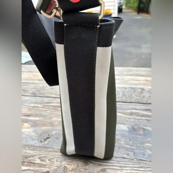 Like New- Rothy’s Bucket Bag - Picture 7 of 8